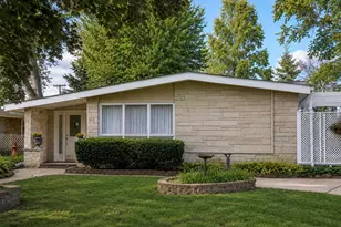 2616 Fontana Dr, Glenview, IL 60025 - Photo 1