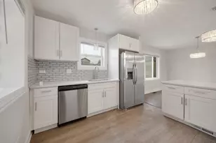 8435 S Cregier Ave, Chicago, IL 60617 - Photo 10