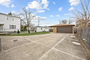 8435 S Cregier Ave, Chicago, IL 60617 - Photo 22
