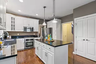 40W017 Carl Sandburg Rd, Saint Charles, IL 60175 - Photo 10