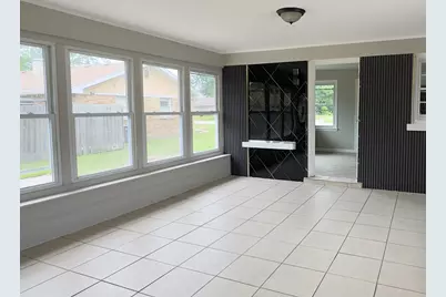 9405 S 76th Court, Hickory Hills, IL 60457 - Photo 6