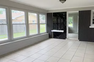 9405 S 76th Ct, Hickory Hills, IL 60457 - Photo 6