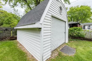 616 Highland Ave, Antioch, IL 60002 - Photo 2