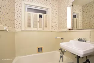 645 Pleasant St, Woodstock, IL 60098 - Photo 6