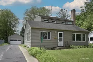 645 Pleasant St, Woodstock, IL 60098 - Photo 1