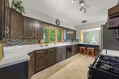 6023 S Richmond Avenue, Willowbrook, IL 60527 - Photo 4