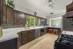 6023 S Richmond Ave, Willowbrook, IL 60527 - Photo 4