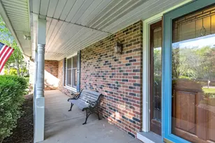 41W067 Colson Dr, Saint Charles, IL 60175 - Photo 2