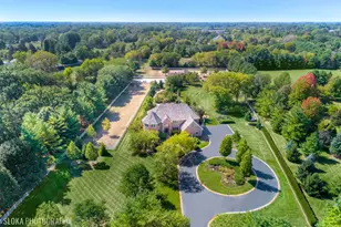 11 Moate Ln, Barrington Hills, IL 60010 - Photo 2