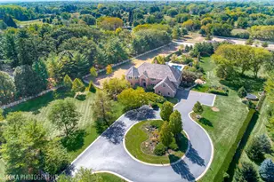 11 Moate Ln, Barrington Hills, IL 60010 - Photo 1