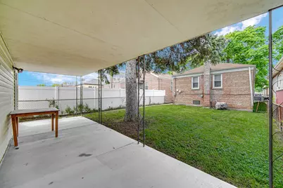 9111 S Kingston Avenue, Chicago, IL 60617 - Photo 22