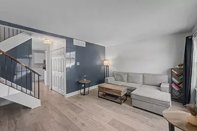 102 Bright Oaks Circle #102, Cary, IL 60013 - Photo 2