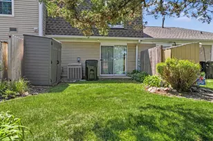 102 Bright Oaks Cir, Cary, IL 60013 - Photo 12