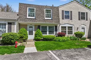 102 Bright Oaks Cir, Cary, IL 60013 - Photo 1