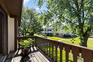 275 Wilmette Ct, Schaumburg, IL 60193 - Photo 6