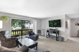 275 Wilmette Ct, Schaumburg, IL 60193 - Photo 4