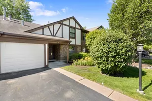 275 Wilmette Ct, Schaumburg, IL 60193 - Photo 2