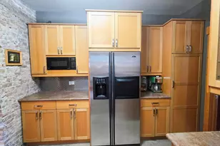 1734 W Beach Ave, Chicago, IL 60612 - Photo 16