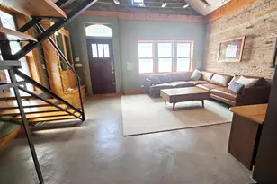 1734 W Beach Ave, Chicago, IL 60612 - Photo 10