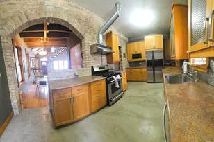 1734 W Beach Ave, Chicago, IL 60612 - Photo 12