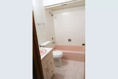 5241 N East River Road #1B, Chicago, IL 60656 - Photo 8