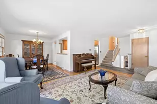 827 N Douglas Ave, Arlington Heights, IL 60004 - Photo 8