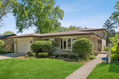 827 N Douglas Avenue, Arlington Heights, IL 60004 - Photo 1