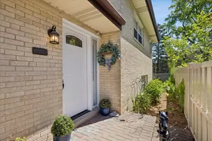 827 N Douglas Ave, Arlington Heights, IL 60004 - Photo 2