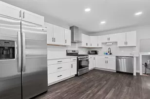 9517 Lavergne Ave, Skokie, IL 60077 - Photo 8
