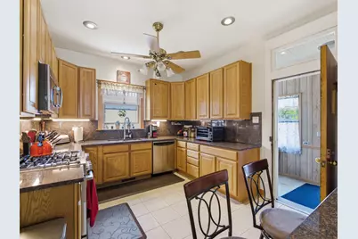 5320 N Lovejoy Avenue, Chicago, IL 60630 - Photo 12