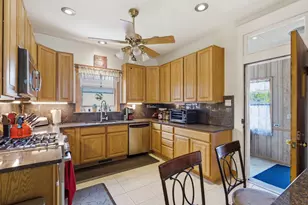 5320 N Lovejoy Ave, Chicago, IL 60630 - Photo 12