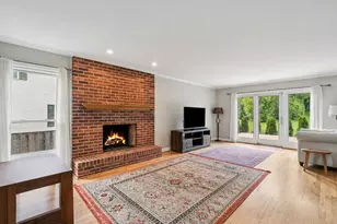 250 Wilshire Rd, Lake Forest, IL 60045 - Photo 10