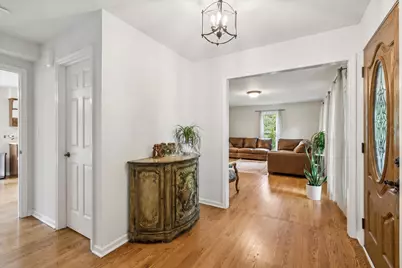 250 Wilshire Road, Lake Forest, IL 60045 - Photo 2