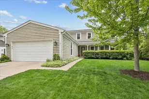 250 Wilshire Rd, Lake Forest, IL 60045 - Photo 1