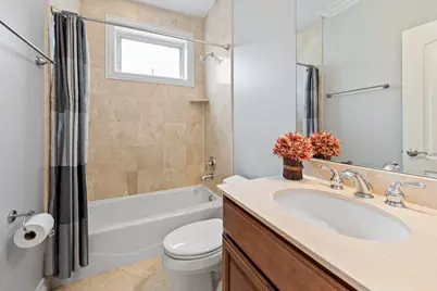 932 W Barry Avenue #1, Chicago, IL 60657 - Photo 14
