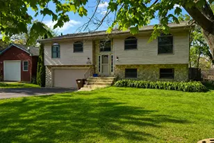 8712 Coral Rd, Wonder Lake, IL 60097 - Photo 2
