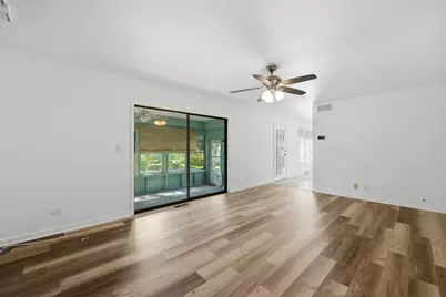 10S324 E Hampshire Lane, Willowbrook, IL 60527 - Photo 16