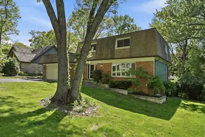 10S324 E Hampshire Lane, Willowbrook, IL 60527 - Photo 2