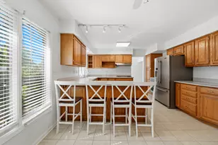 10S324 E Hampshire Ln, Willowbrook, IL 60527 - Photo 12
