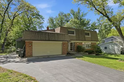 10S324 E Hampshire Lane, Willowbrook, IL 60527 - Photo 1