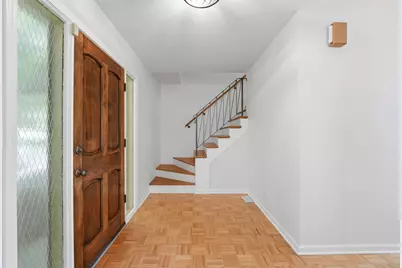 10S324 E Hampshire Lane, Willowbrook, IL 60527 - Photo 4
