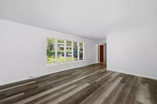 10S324 E Hampshire Ln, Willowbrook, IL 60527 - Photo 6
