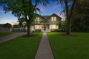2 Algonquin Rd, Clarendon Hills, IL 60514 - Photo 1
