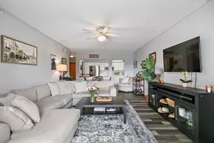 455 W Front St, Wheaton, IL 60187 - Photo 6