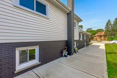 8461 Gross Point Road, Skokie, IL 60077 - Photo 34