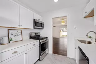 285 E 1st St, Elmhurst, IL 60126 - Photo 4