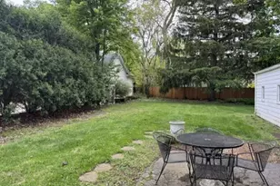 352 S Wright St, Naperville, IL 60540 - Photo 2