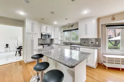 4 Kingsbury Court, Oak Brook, IL 60523 - Photo 10