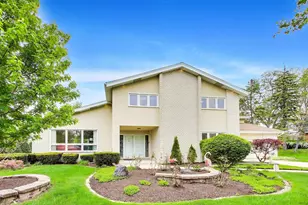 4 Kingsbury Ct, Oak Brook, IL 60523 - Photo 1