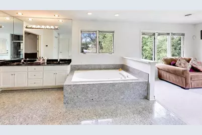 4 Kingsbury Court, Oak Brook, IL 60523 - Photo 20